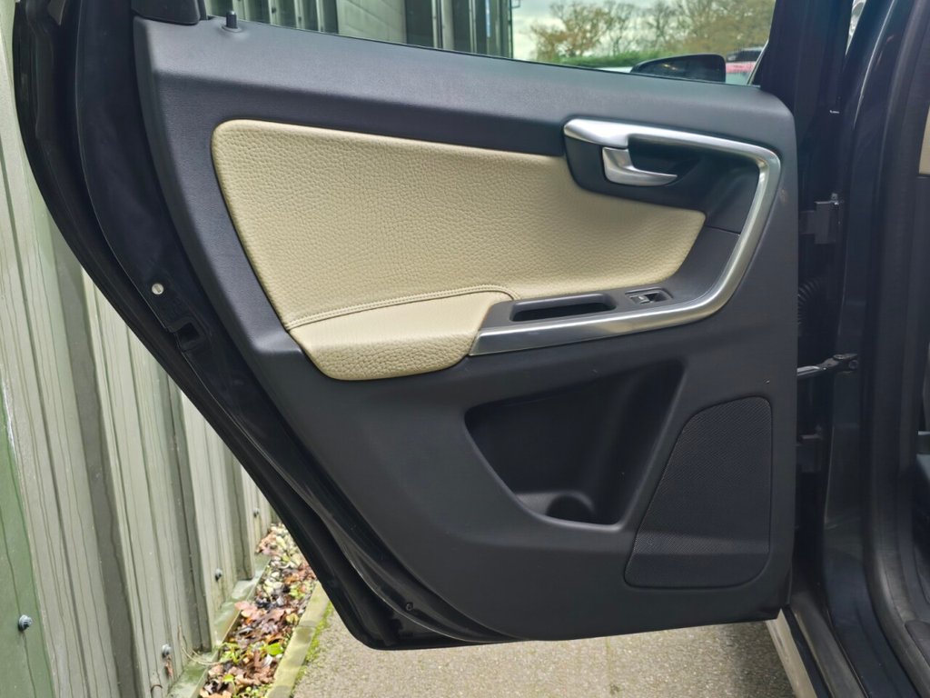 Used Volvo XC60 2014 for sale - 76698322: Photo 38