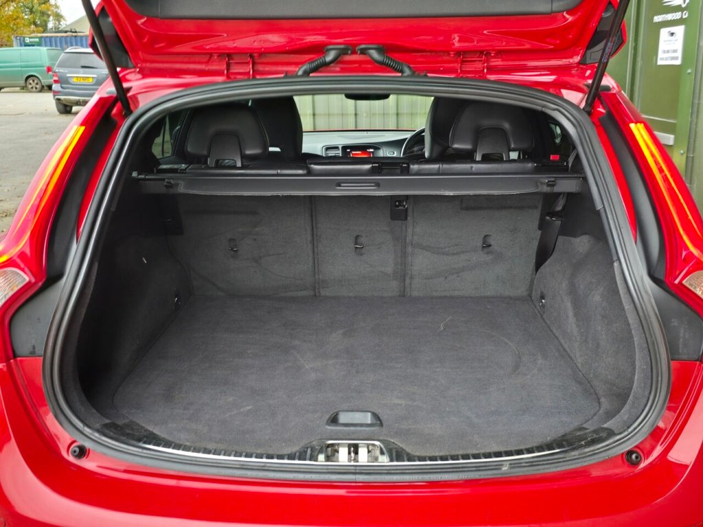 Used Volvo V60 2017 for sale - 76482401: Photo 10