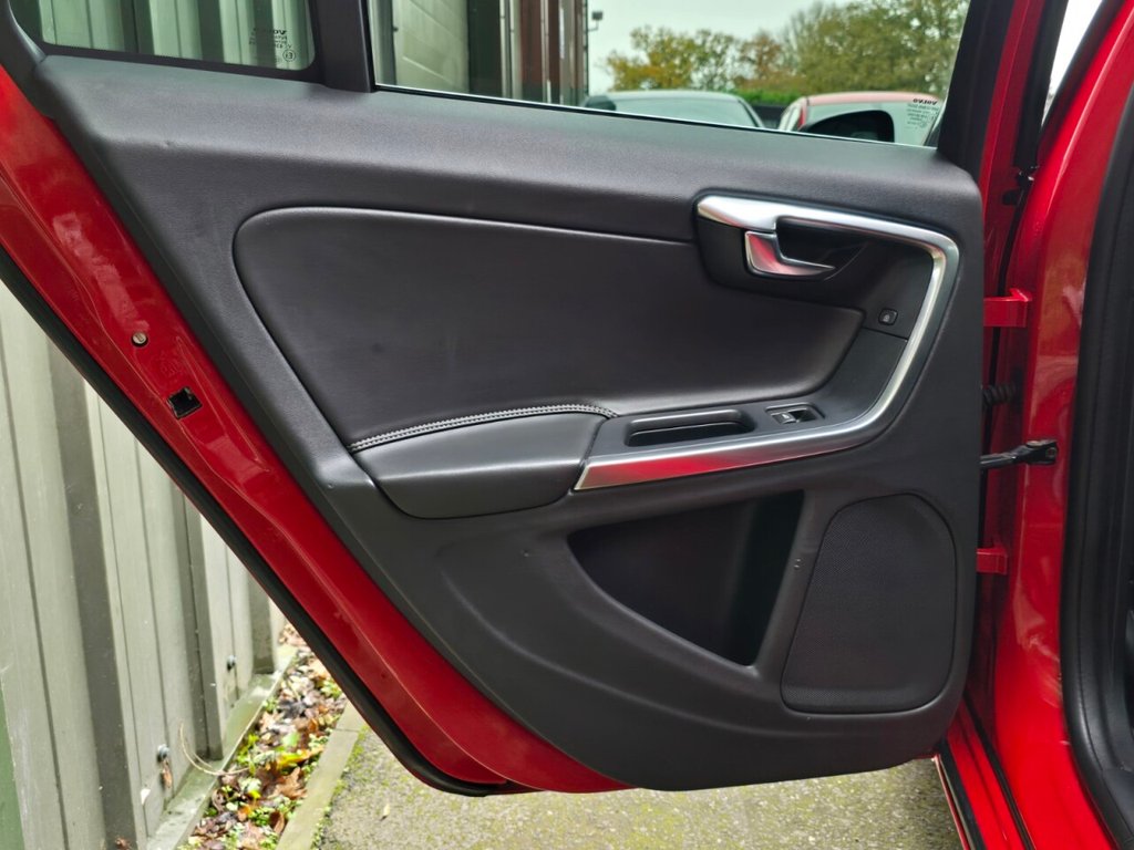 Used Volvo V60 2017 for sale - 76482401: Photo 24