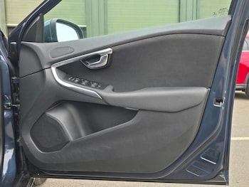 Used Volvo V40 2016 for sale - 78468744: Photo