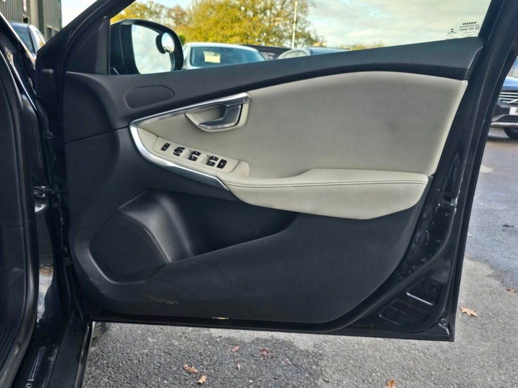 Used Volvo V40 Cross Country 2013 for sale - 76482101: Photo 15