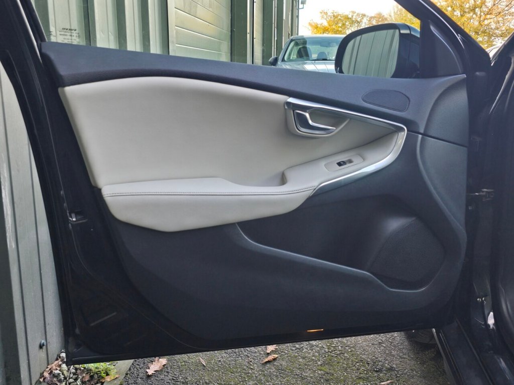 Used Volvo V40 Cross Country 2013 for sale - 76482101: Photo 17