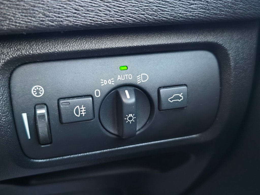 Used Volvo V40 Cross Country 2013 for sale - 76482101: Photo 25