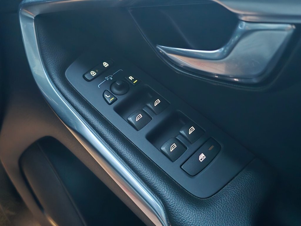 Used Volvo V40 Cross Country 2016 for sale - 76632204: Photo 25