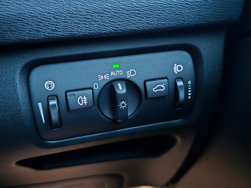 Used Volvo V40 Cross Country 2016 for sale - 76632204: Photo 26