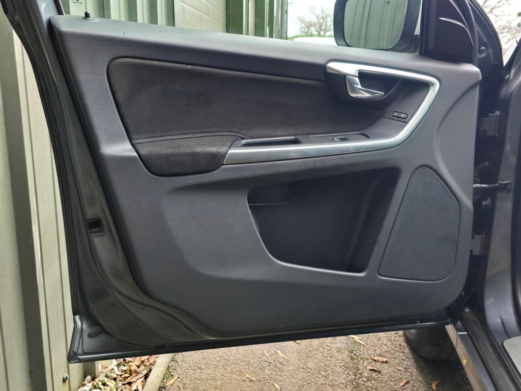 Used Volvo XC60 2017 for sale - 76973778: Photo 17