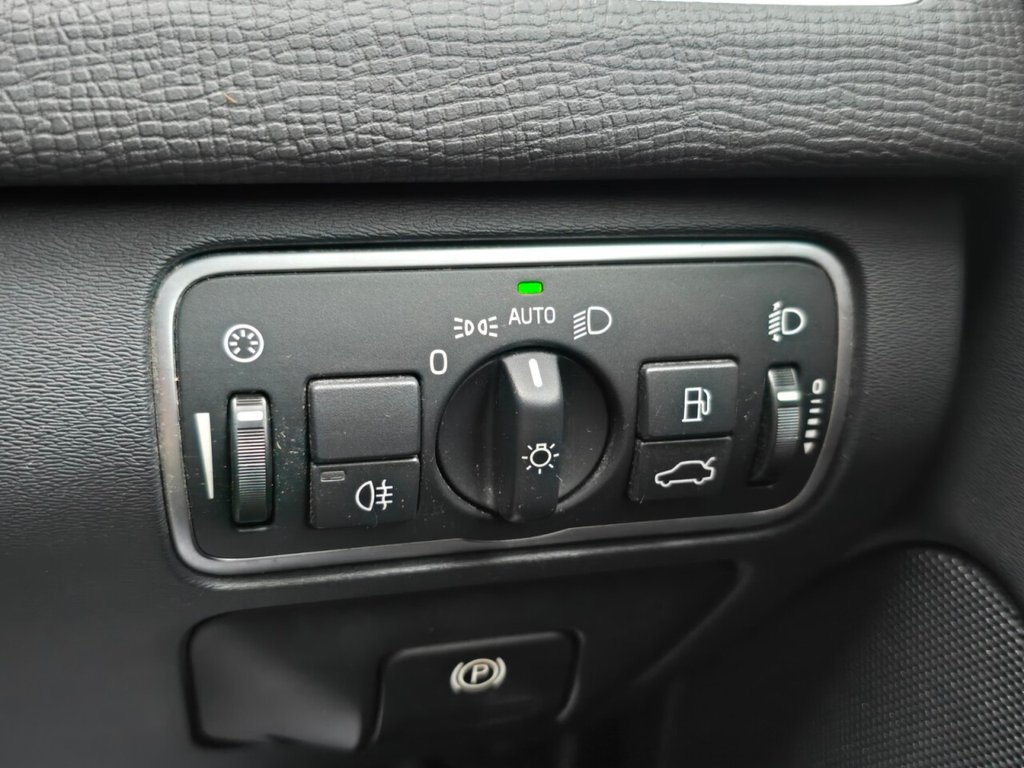 Used Volvo XC60 2017 for sale - 76973778: Photo 24