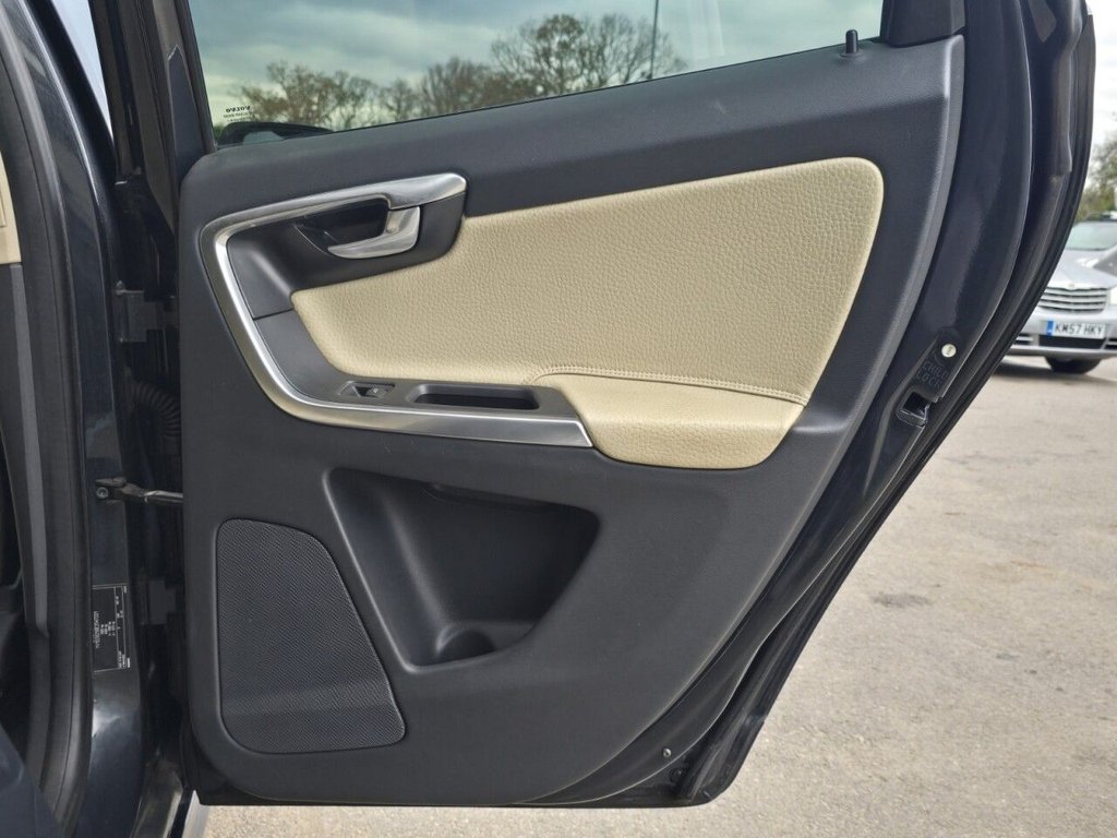 Used Volvo XC60 2014 for sale - 77952729: Photo 21