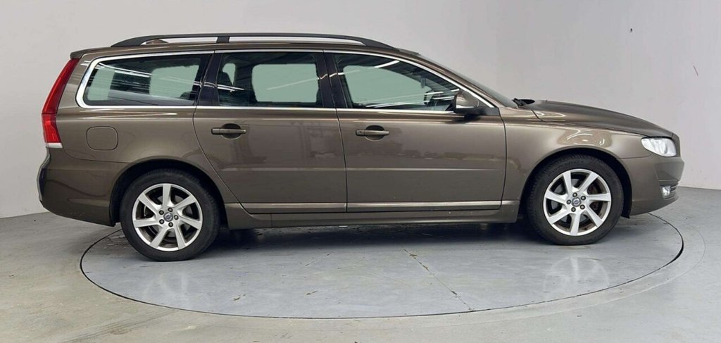 Used Volvo V70 2014 for sale - 77038275: Photo 2