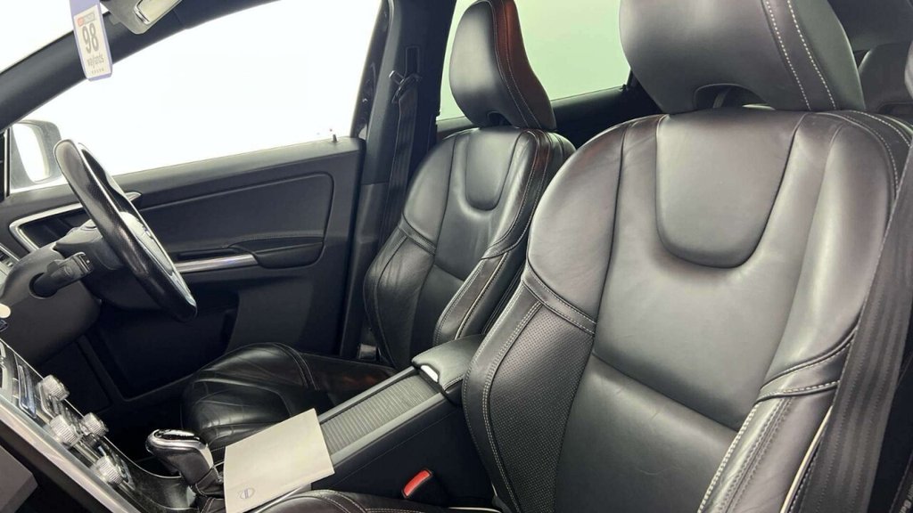 Used Volvo XC60 2015 for sale - 77976394: Photo 2