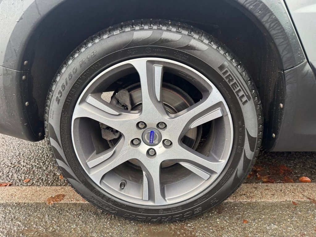 Used Volvo XC70 2012 for sale - 76724732: Photo 11