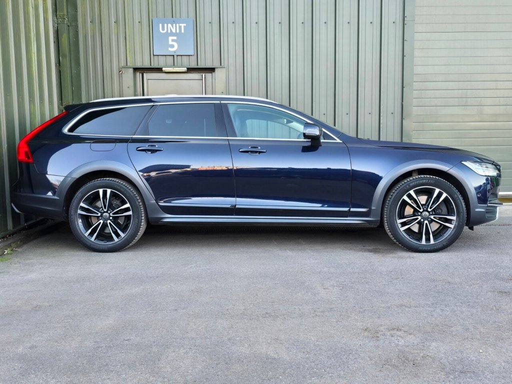 Used Volvo V90 Cross Country 2017 for sale - 77038349: Photo 3