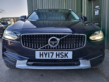 Used Volvo V90 Cross Country 2017 for sale - 77038349: Photo