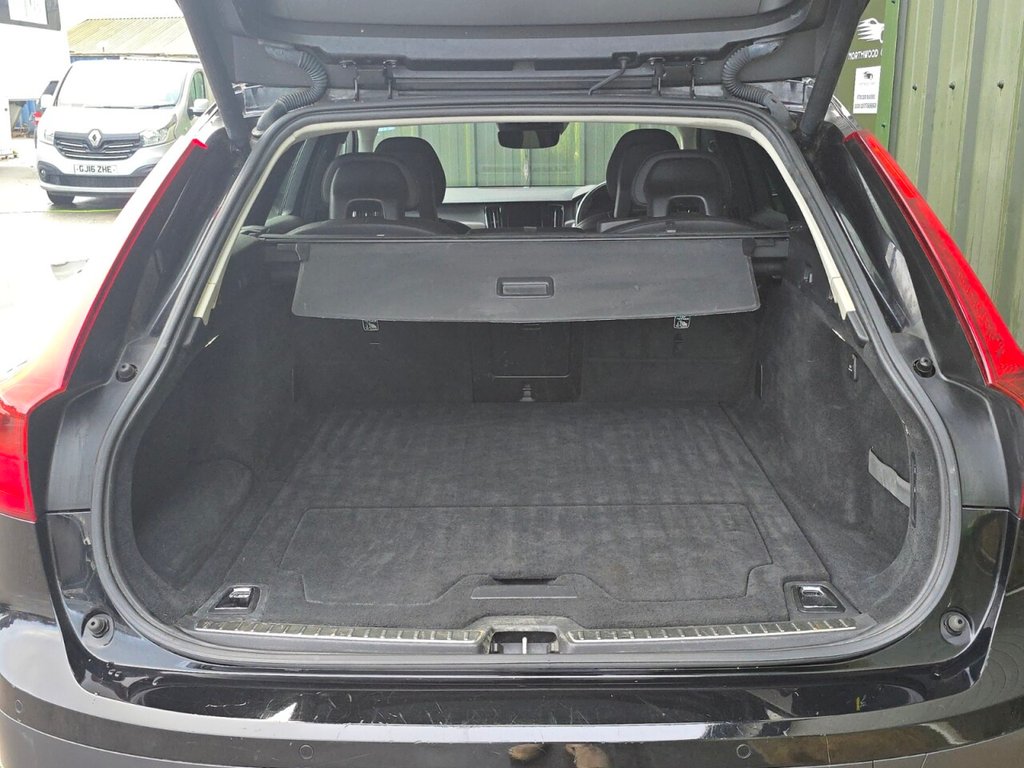 Used Volvo V90 Cross Country 2017 for sale - 77372877: Photo 10