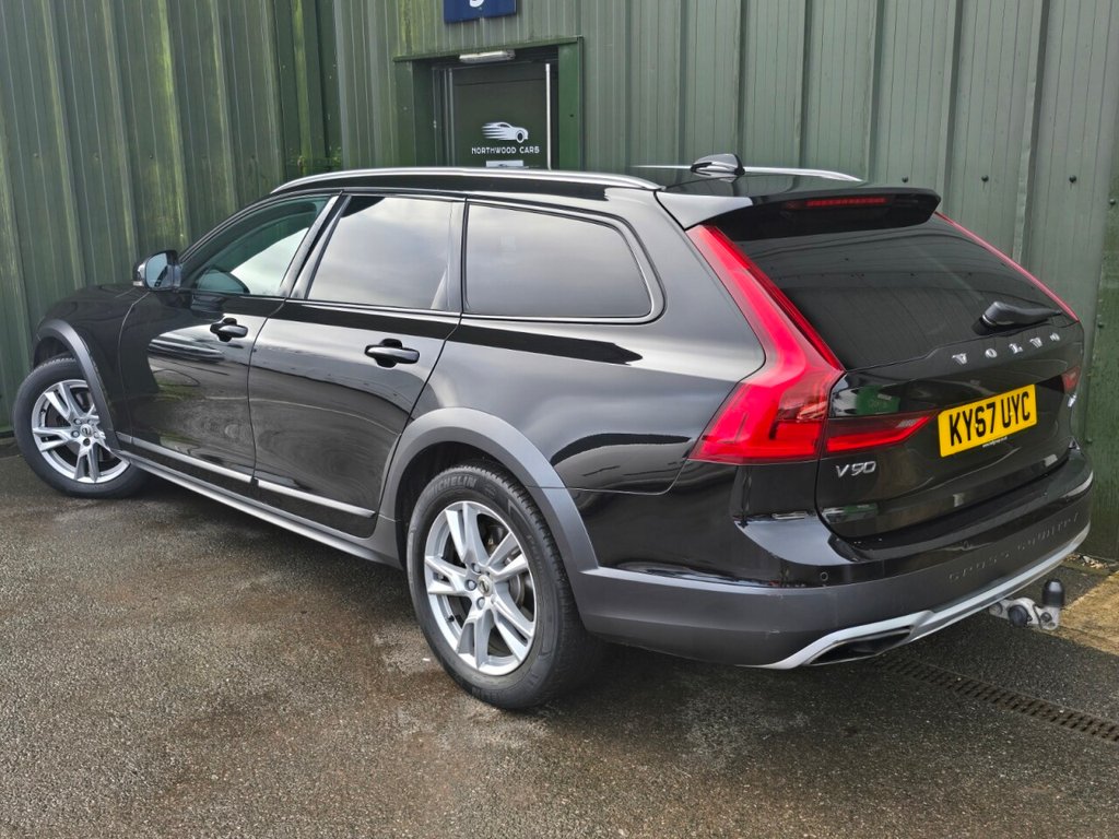 Used Volvo V90 Cross Country 2017 for sale - 77372877: Photo 2