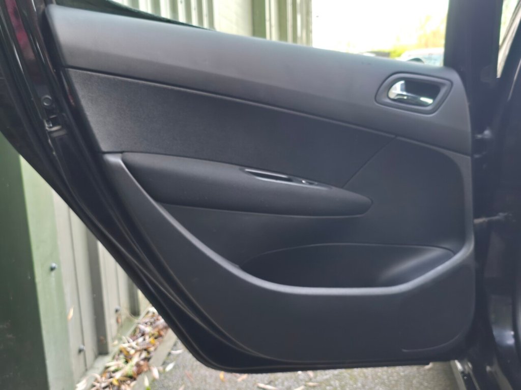 Used Peugeot 308 2014 for sale - 76923718: Photo 21