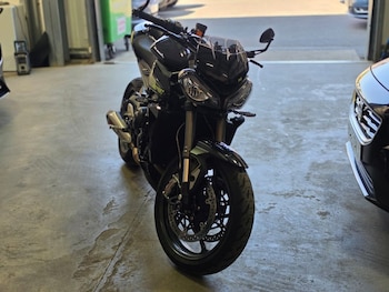Used Triumph STREET 2024 for sale - bike-79265499: Photo