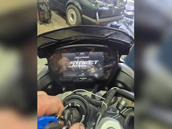 Used Triumph STREET 2024 for sale - bike-79265499: Photo