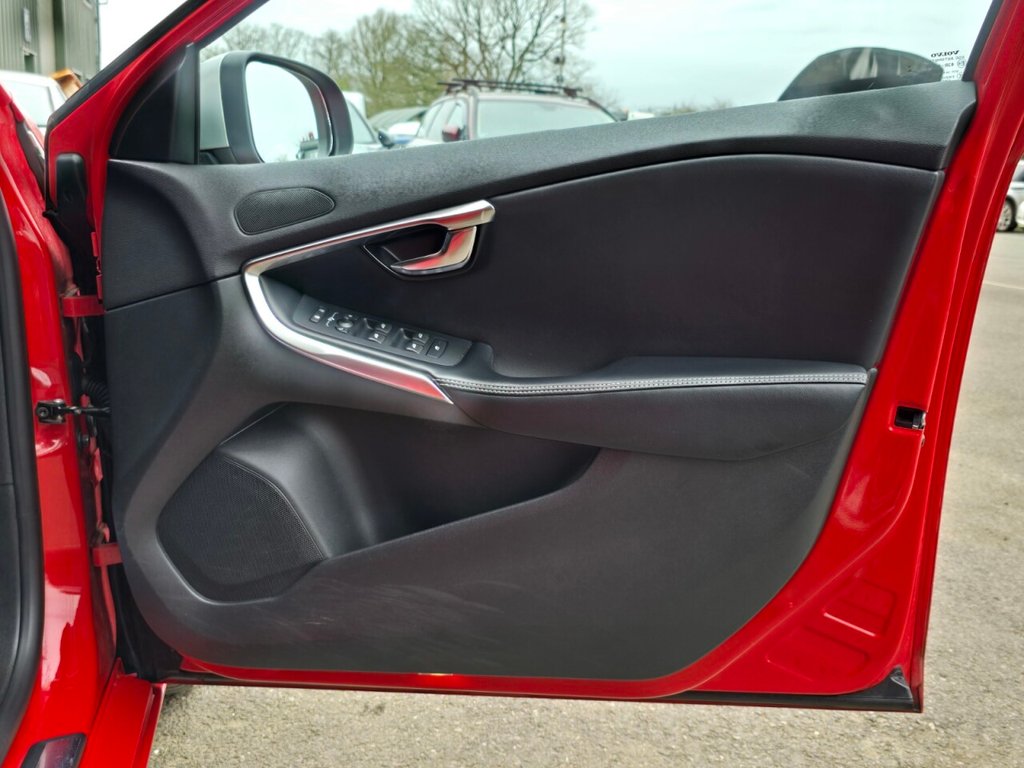 Used Volvo V40 2017 for sale - 77594115: Photo 16