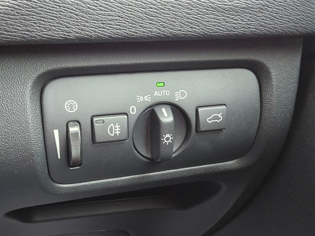 Used Volvo V40 2017 for sale - 77594115: Photo 26