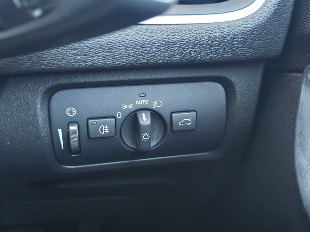 Used Volvo V40 2013 for sale - 76900785: Photo 25