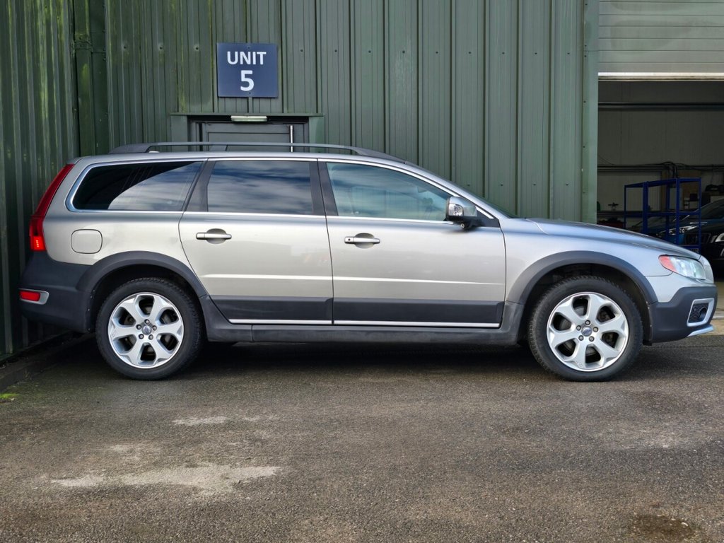 Used Volvo XC70 2011 for sale - 77512510: Photo 16