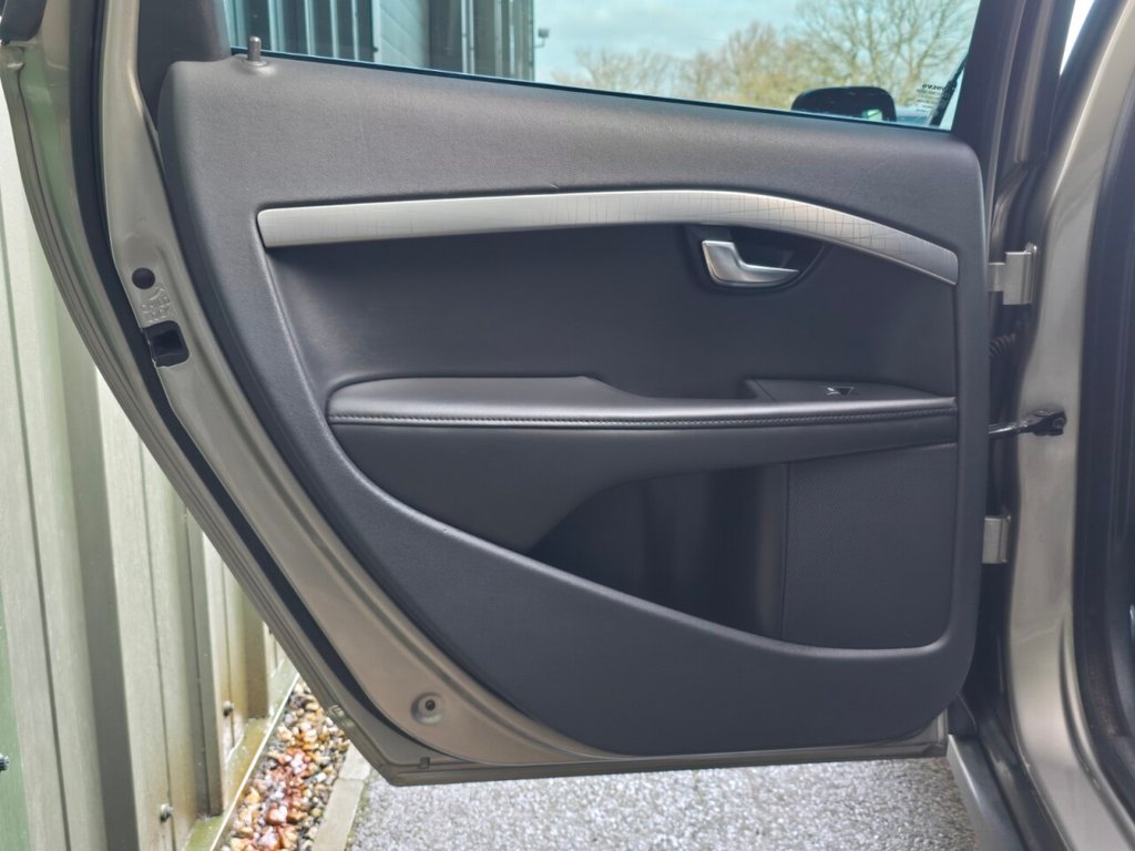 Used Volvo XC70 2011 for sale - 77512510: Photo 38