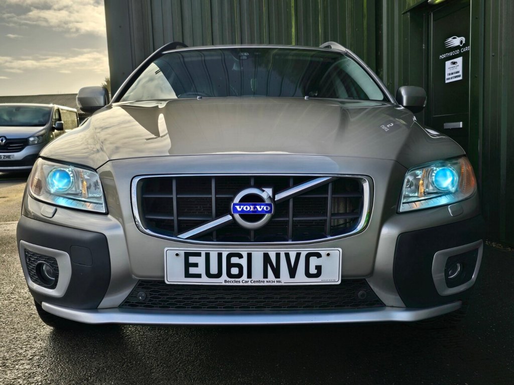 Used Volvo XC70 2011 for sale - 77512510: Photo 4