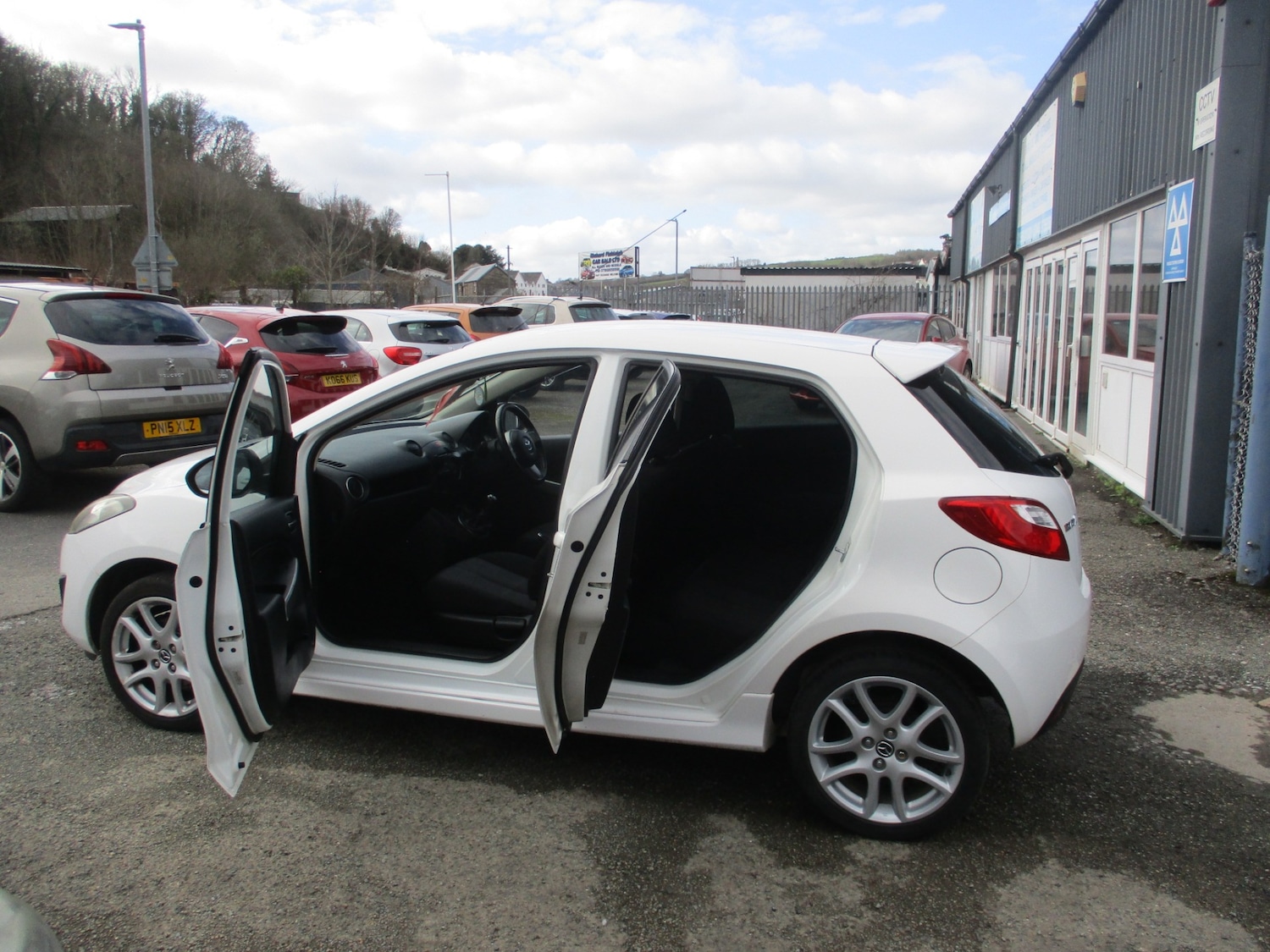 Used Mazda Mazda2 2013 for sale - 77776413: Photo 9