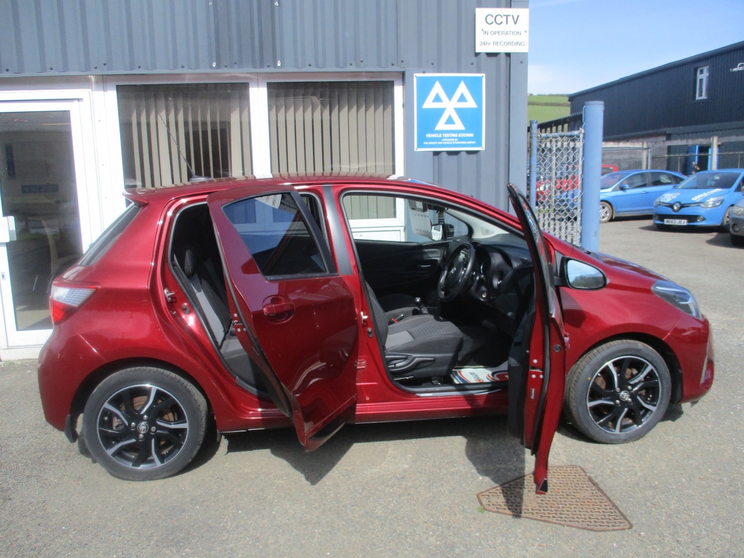 Used Toyota Yaris 2018 for sale - 78151025: Photo 11
