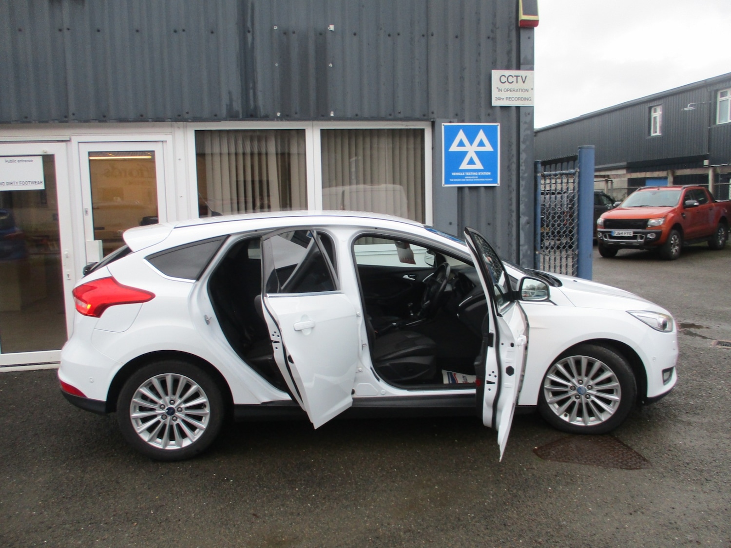 Used Ford Focus 2015 for sale - 76878014: Photo 11