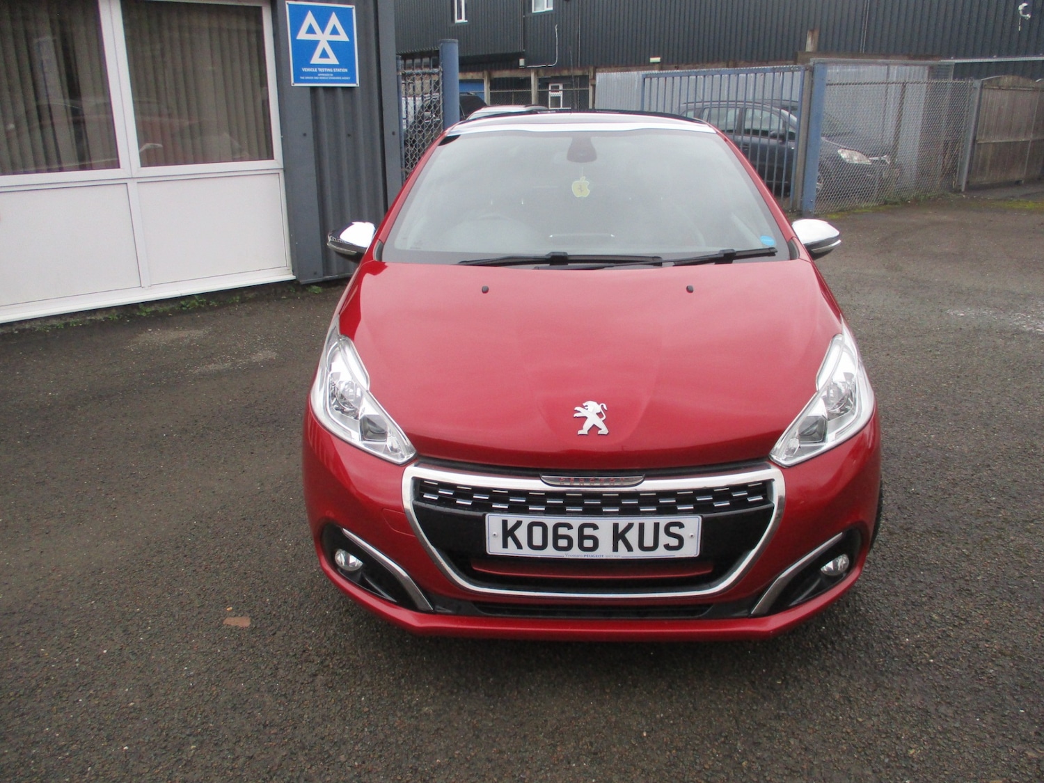 Used Peugeot 208 2017 for sale - 77592233: Photo 2
