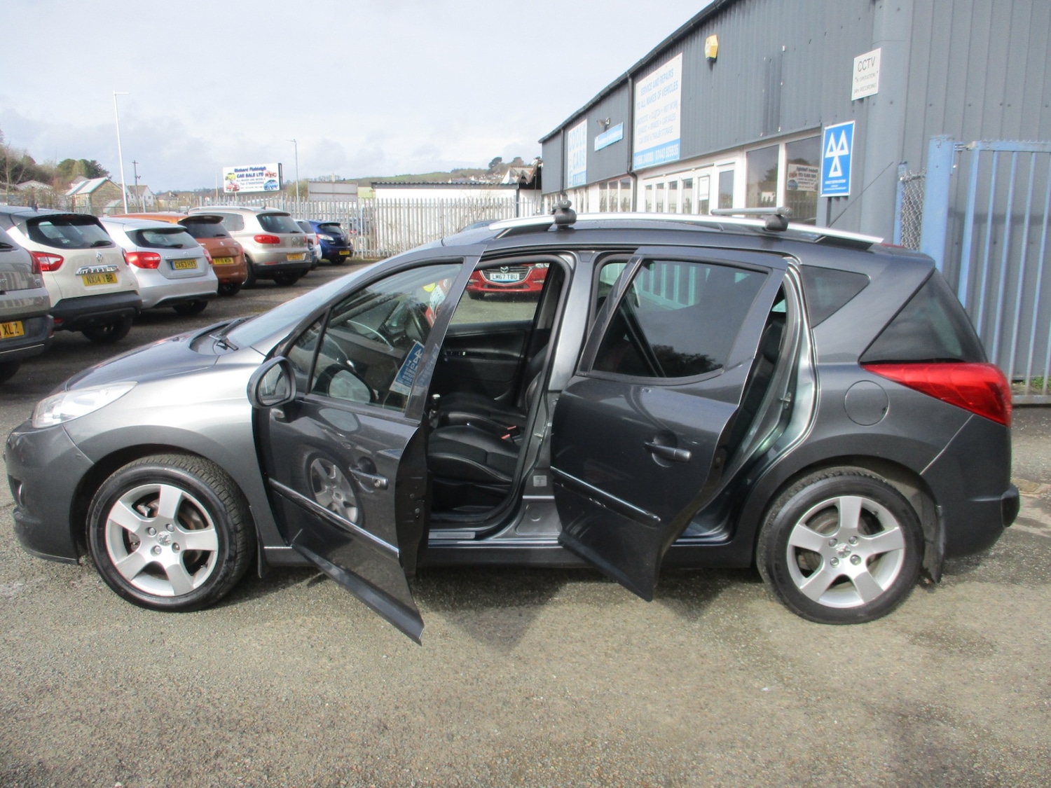 Used Peugeot 207 2013 for sale - 77812950: Photo 9