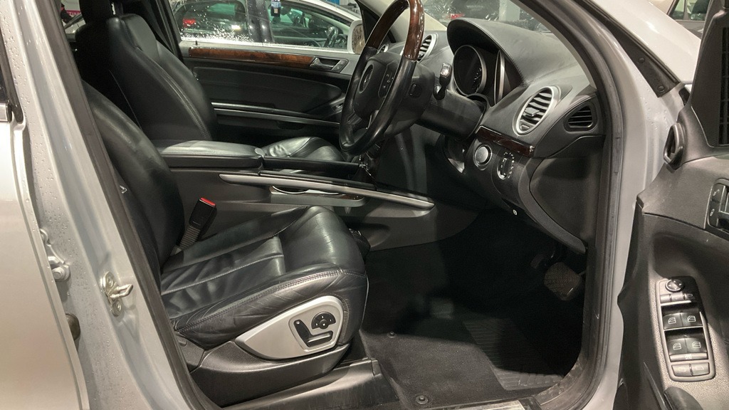 Used Mercedes-Benz GL Class 2009 for sale - 76393477: Photo 9