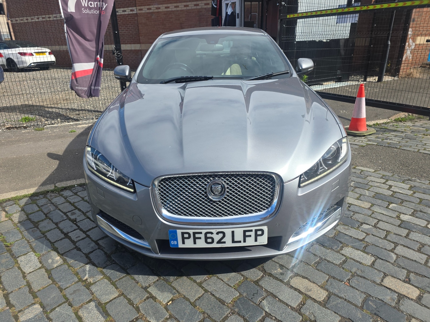 Used Jaguar XF 2013 for sale - 78089077: Photo 2