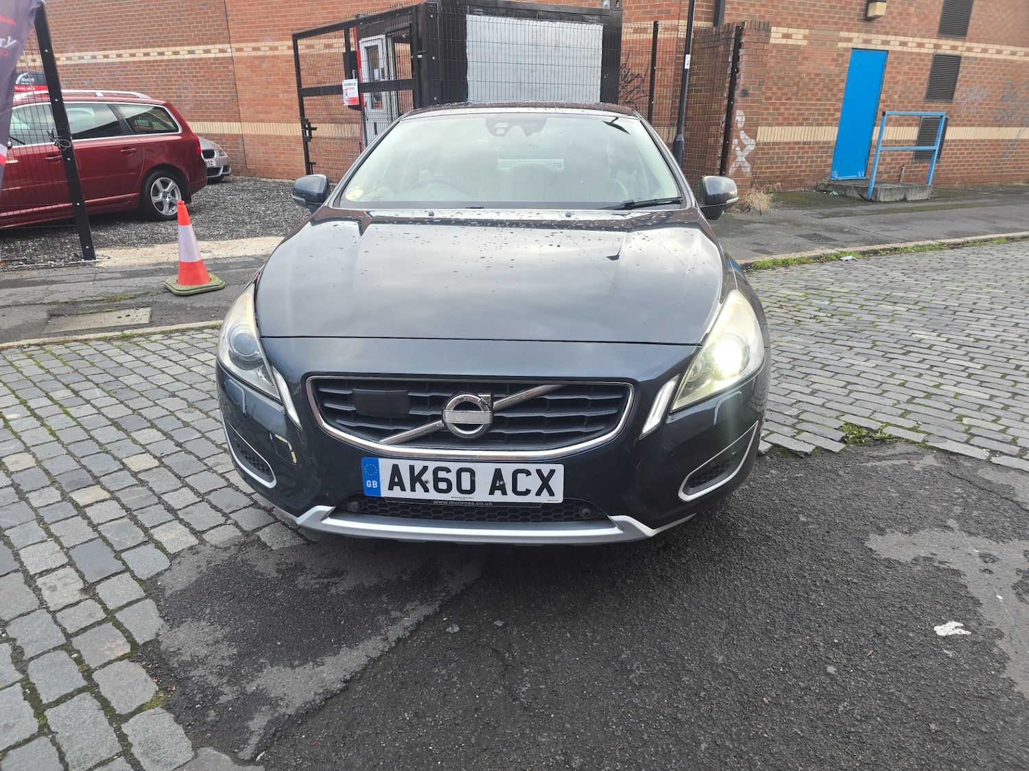 Used Volvo S60 2010 for sale - 76392543: Photo 2
