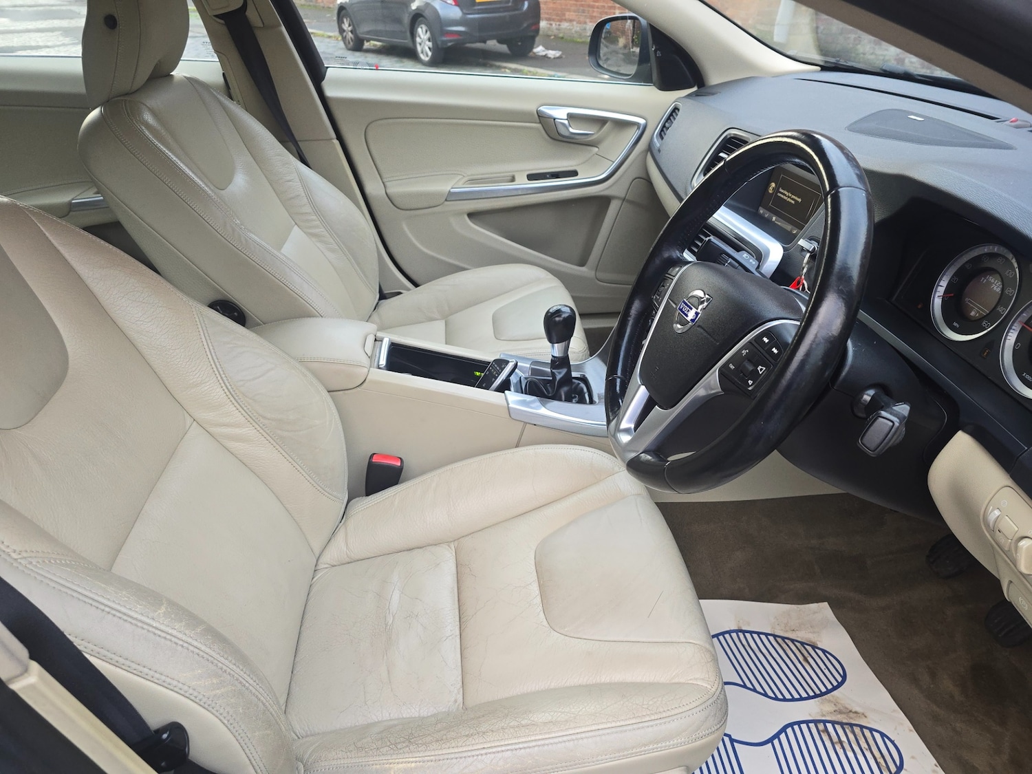 Used Volvo S60 2010 for sale - 76392543: Photo 9