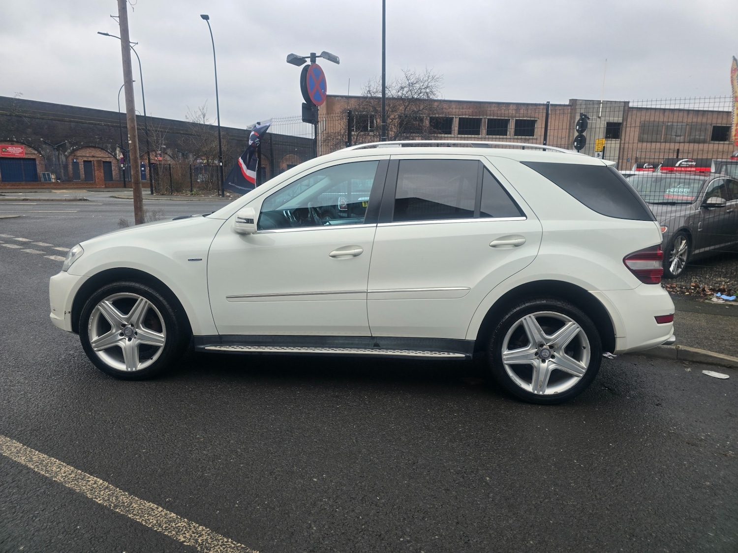 Used Mercedes-Benz M Class 2011 for sale - 77894518: Photo 8