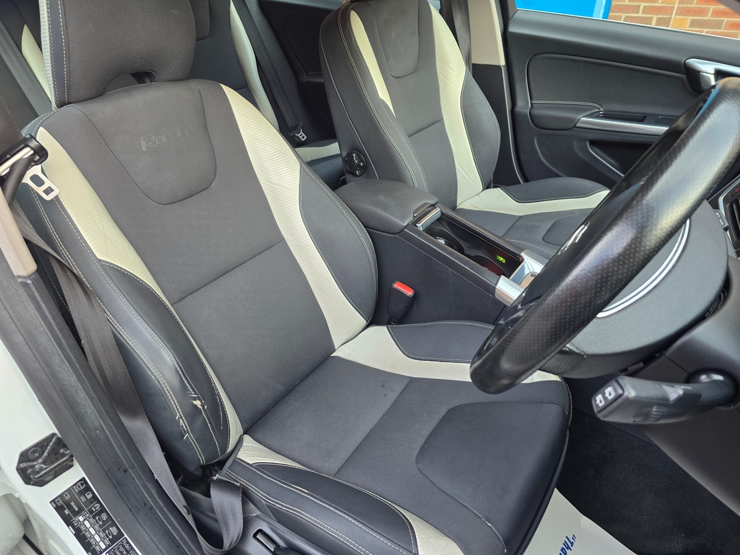 Used Volvo V60 2012 for sale - 76556799: Photo 12