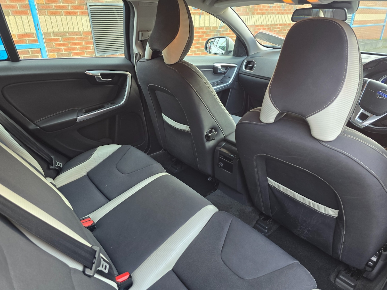 Used Volvo V60 2012 for sale - 76556799: Photo 14