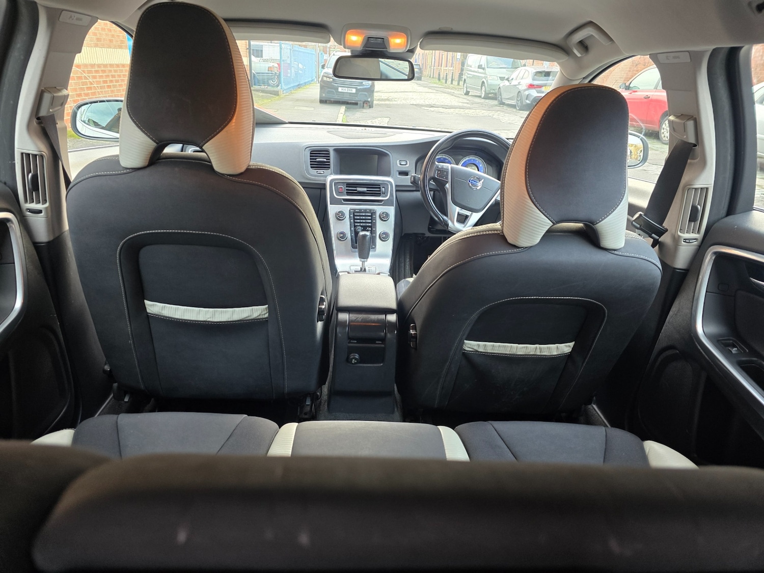 Used Volvo V60 2012 for sale - 76556799: Photo 16