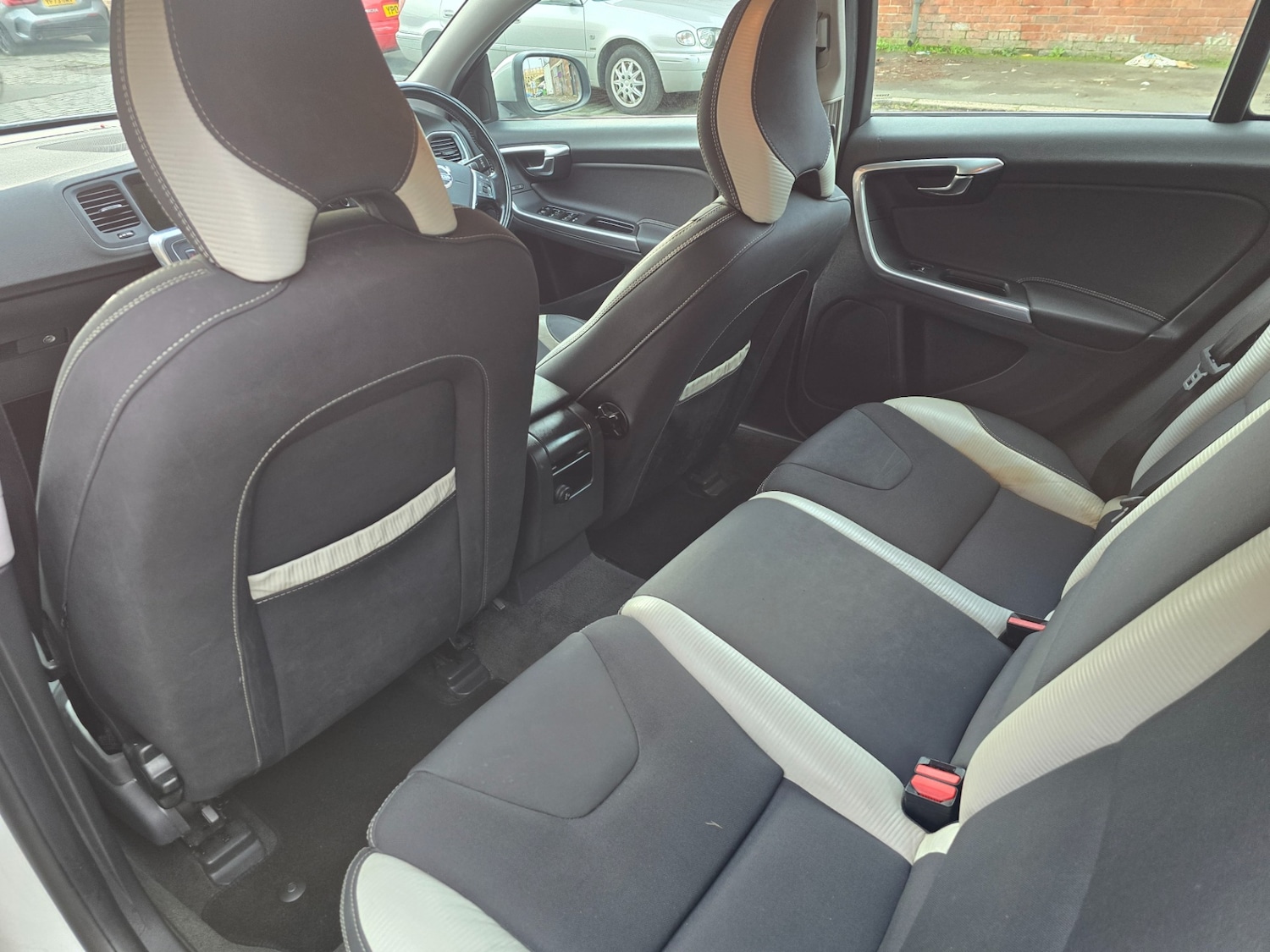 Used Volvo V60 2012 for sale - 76556799: Photo 18