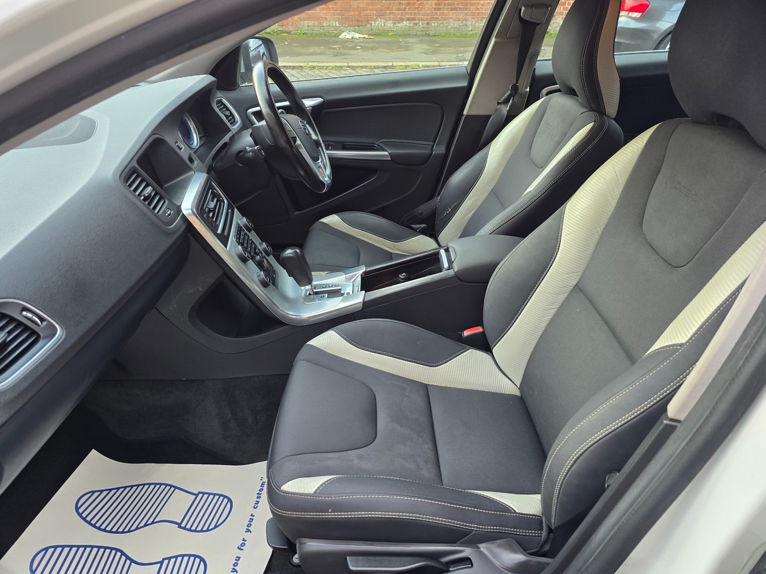 Used Volvo V60 2012 for sale - 76556799: Photo 19