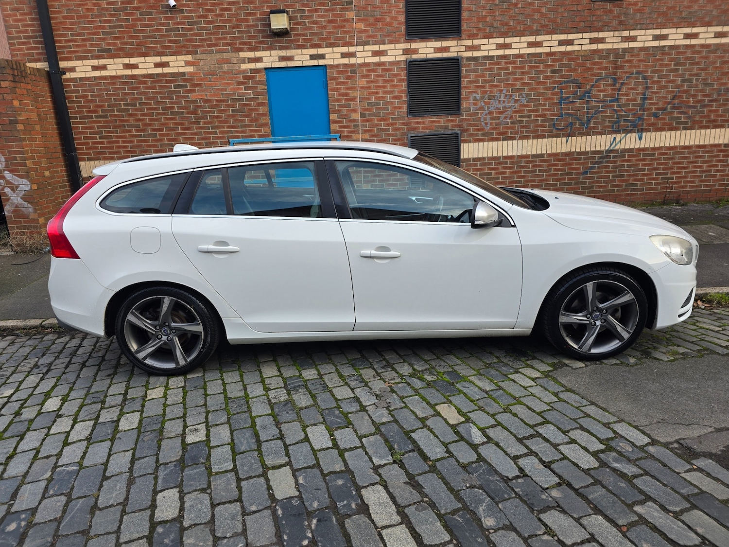 Used Volvo V60 2012 for sale - 76556799: Photo 4