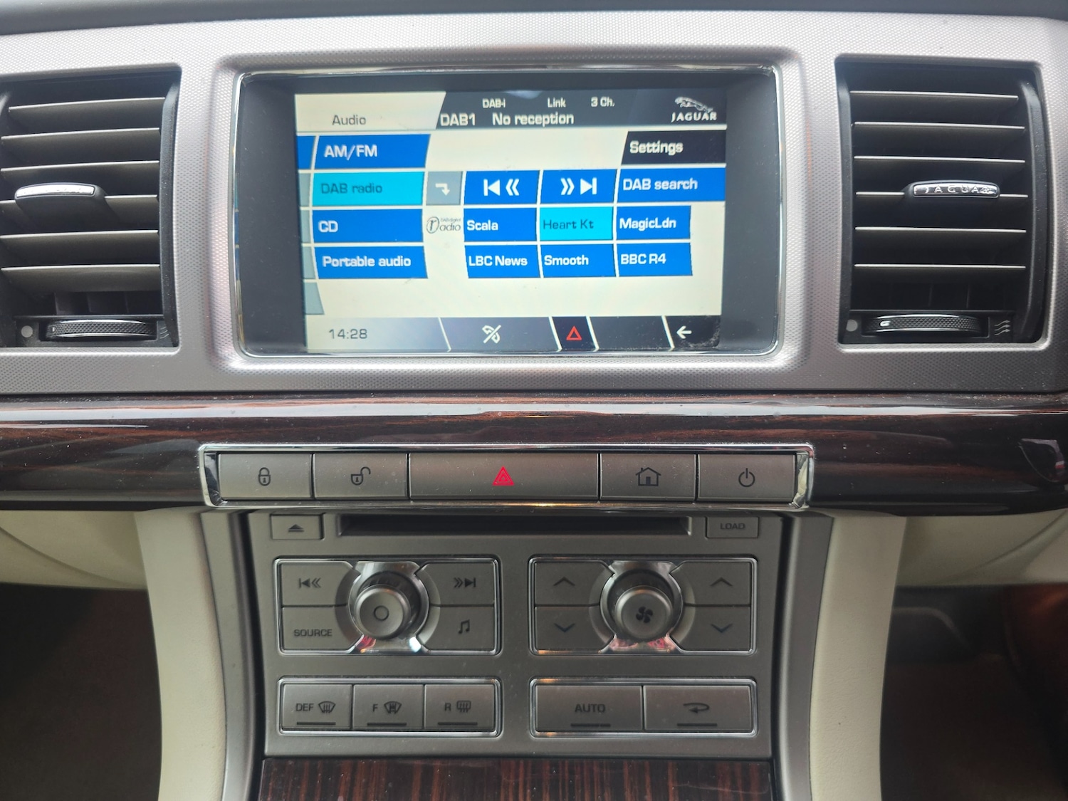 Used Jaguar XF 2009 for sale - 76514520: Photo 25