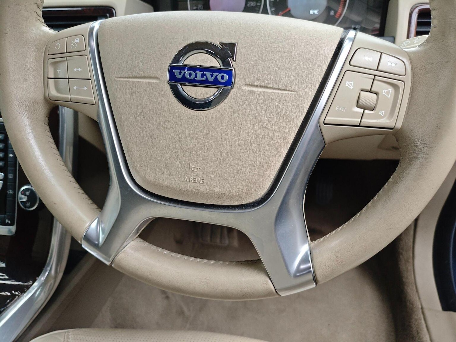 Used Volvo V70 2013 for sale - 77796874: Photo 31