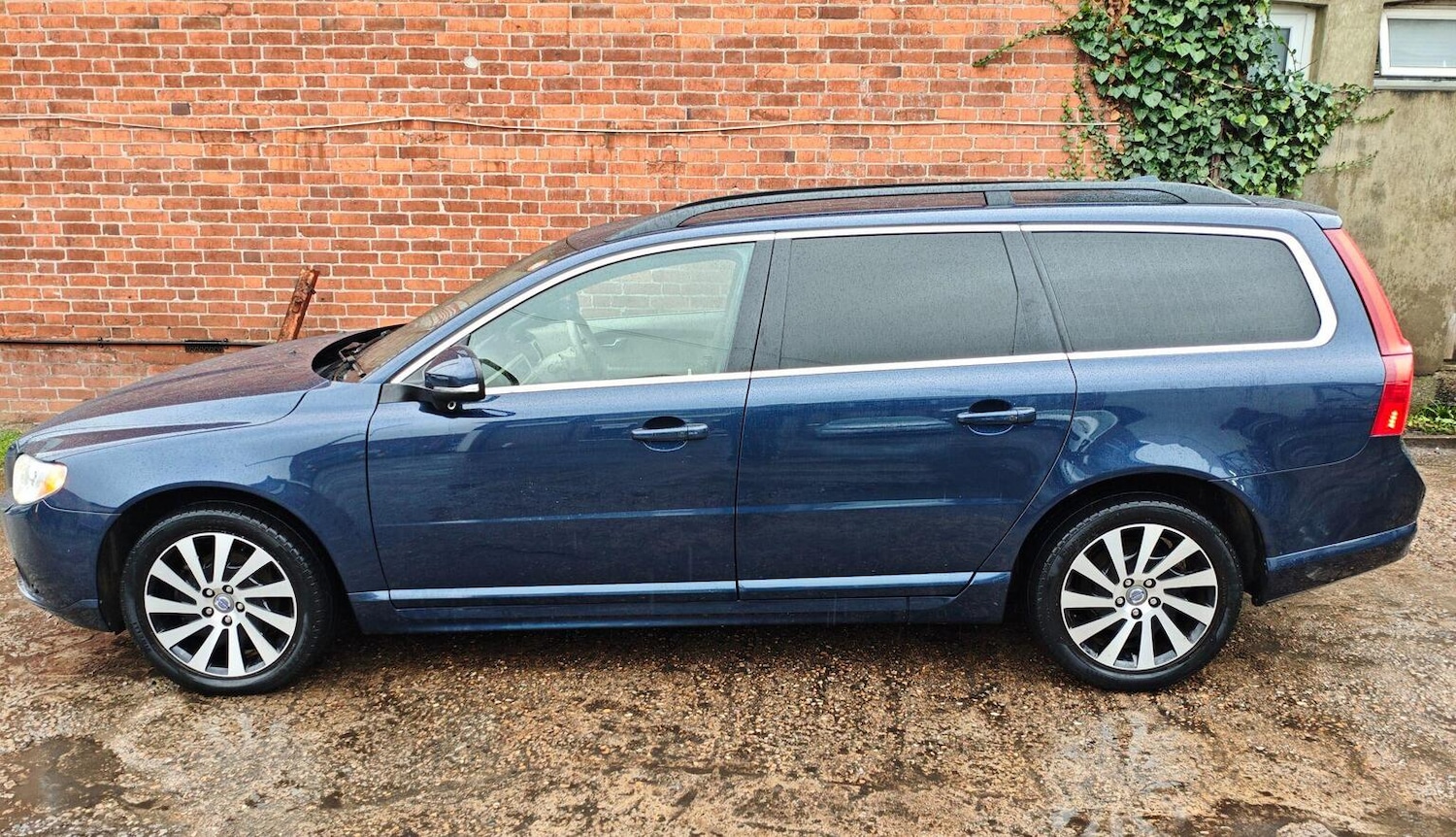 Used Volvo V70 2013 for sale - 77796874: Photo 38