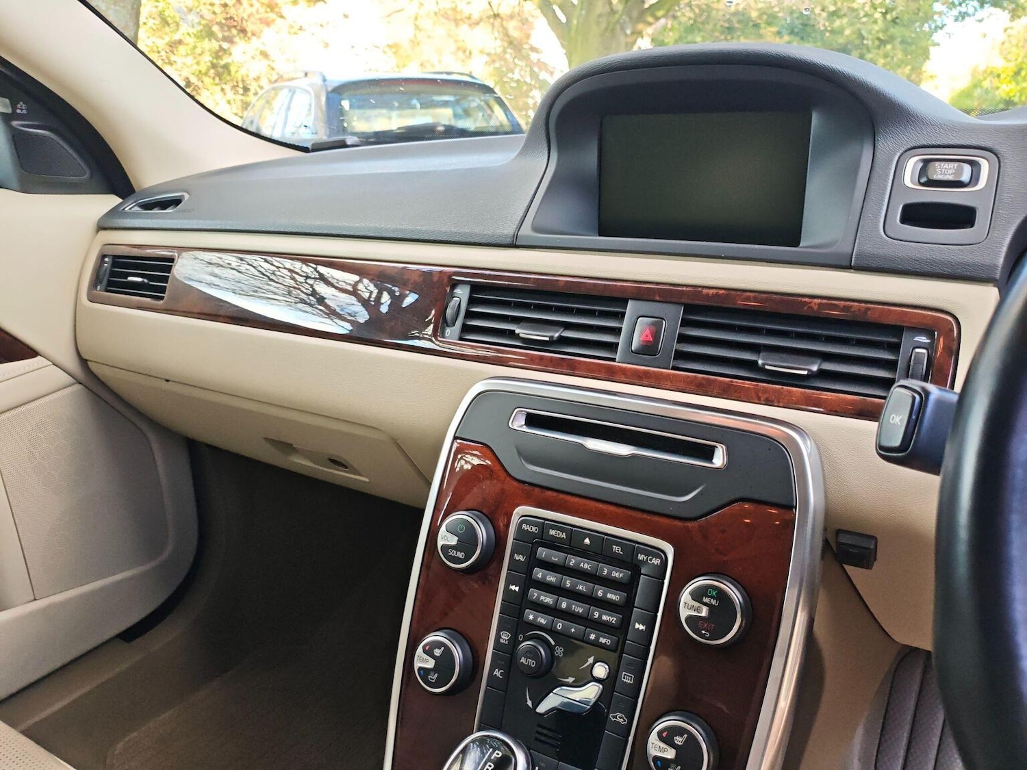 Used Volvo V70 2014 for sale - 76772646: Photo 10