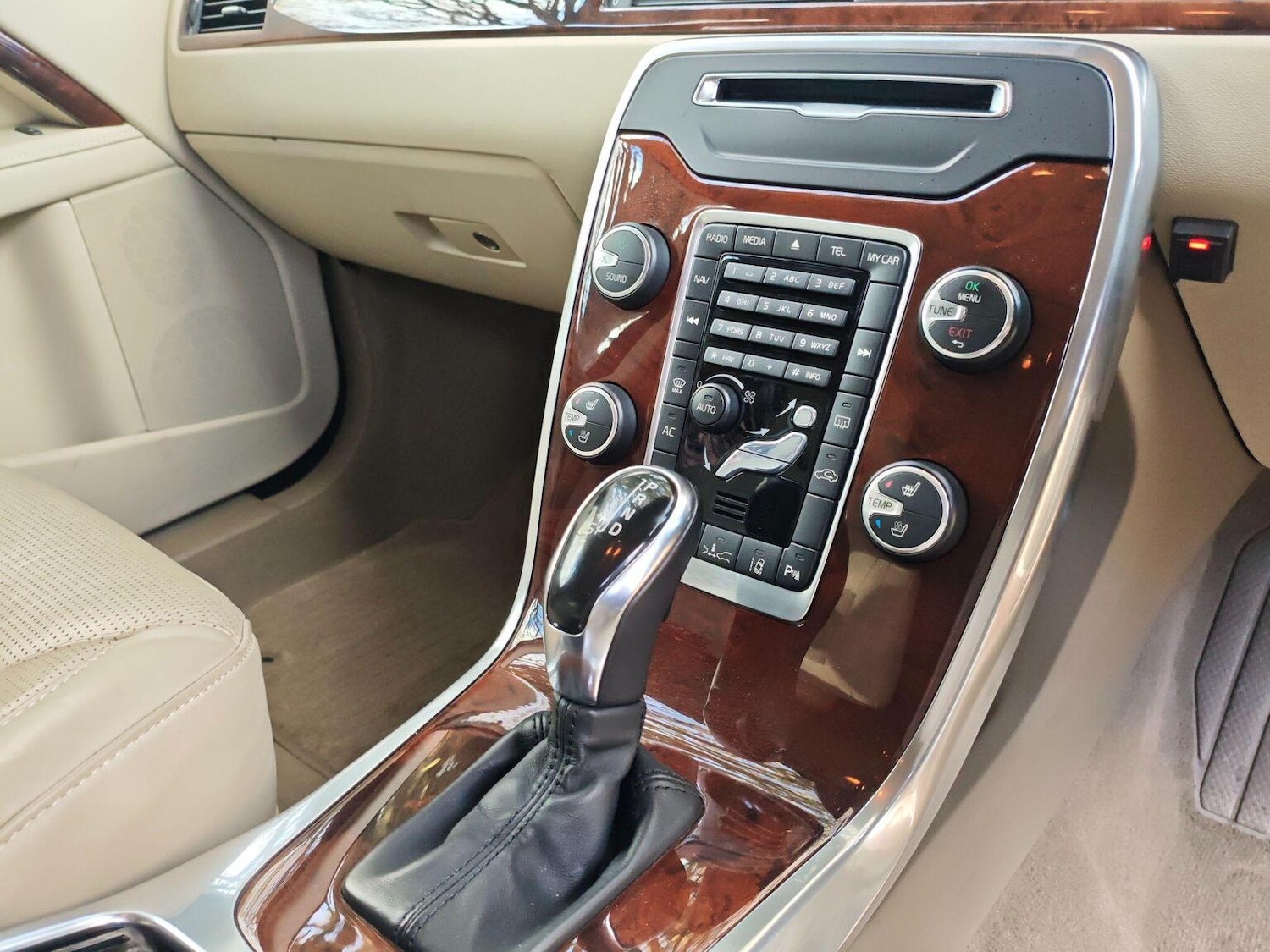 Used Volvo V70 2014 for sale - 76772646: Photo 11