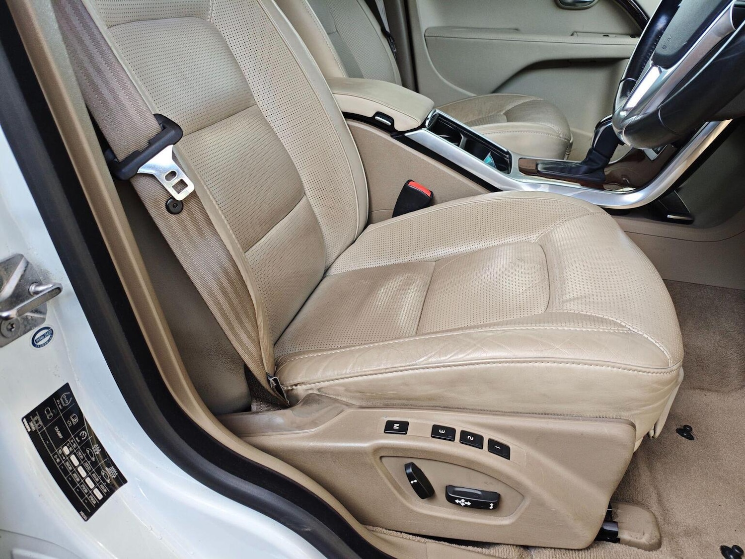 Used Volvo V70 2014 for sale - 76772646: Photo 37